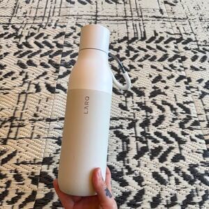 Larq Brand White Self Filtering Water Bottle